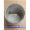Image 2 : 3 gallon medalta crock- no cracks