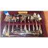 Image 4 : Community Plate Silverplate Flatware Set in Wooden Chest