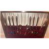 Image 5 : Community Plate Silverplate Flatware Set in Wooden Chest