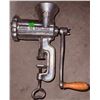 Image 5 : 5 Cast Iron Manual Meat Grinders, Mixed Brands