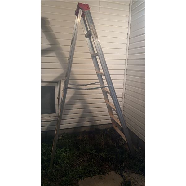 Werner 8 Foot Aluminum Step Ladder with Wood Treads
