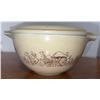Image 2 : Pyrex Mixing Bowl and Bakeware Set, Butterfly Gold and Woodland Patterns