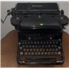 Image 2 : Remington Noiseless Manual Typewriter Black Finish