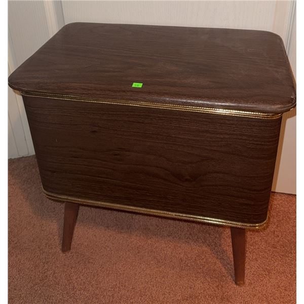 Wooden Laundry Hamper on Tapered Legs with Interior Tray