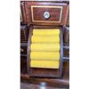 Image 9 : Decorative and Collectible Lot with Jewellery Box, Needlepoint, and Accessories