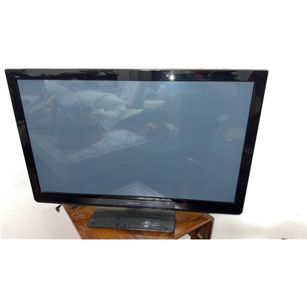 Panasonic TC-P42S30 42-Inch Plasma HDTV with Remote and HDMI Cable