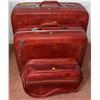 Image 2 : Three-Piece Red Faux Leather Luggage Set with Silver-Tone Hardware