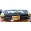 Image 7 : Lot: Block Crystal Wall Art, Books, Trinket Boxes, Coin Purses, and Figurine