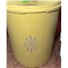 Image 4 : Kitchen Bakeware and Storage Lot with Bernardin Canning Lids