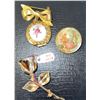 Image 6 : Costume Jewellery Lot Including Brooches, Necklaces, and Pins