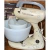 Image 3 : Kitchen Tool Lot: Hamilton Beach Mixer, Aluminum Strainers, Rolling Pins, Apple Slicer, Scale