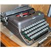 Image 4 : Imperial Good Companion Portable Typewriter in Case