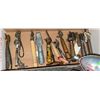 Image 4 : Kitchen Tools with Manual Mixers and Rolling Pin