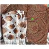 Image 4 : Blankets, Towels, Sheets, Kitchen Cloths, and Mechanical Scale Group Lot