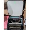 Image 2 : Portable Manual Typewriter with Carry Case