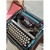Image 4 : Portable Manual Typewriter with Carry Case