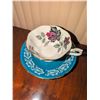 Image 4 : English Bone China Teacup and Saucer Sets, 6 Pieces