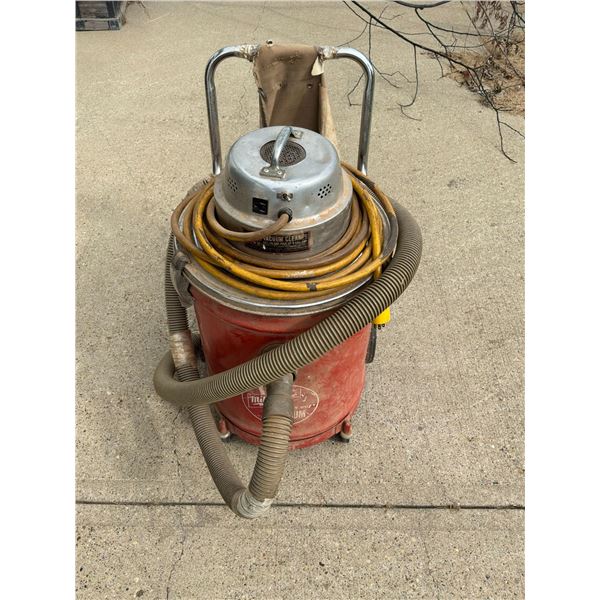 Milwaukee Heavy Duty Wet/Dry Vacuum Cleaner 9 Gallon