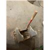 Image 2 : Metal and Plastic Manual Heavy-Duty Clamshell Post Hole Digger