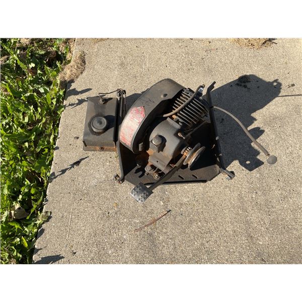 Briggs & Stratton 4 Cycle 2.5 HP Iron Horse Engine With Gas Tank