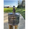 Image 7 : Vintage Oil Cans and Chrome Vehicle Air Horns