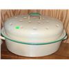 Image 6 : Kitchen Cookware Lot: Pans, Electric Wok, Muffin Tins, Meat Grinder, Roaster