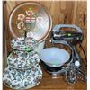 Image 2 : Hamilton Beach Stand Mixer with Glass Bowl, 3-Tier Ceramic Tray, Alberta Wood Tray