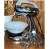 Image 4 : Hamilton Beach Stand Mixer with Glass Bowl, 3-Tier Ceramic Tray, Alberta Wood Tray