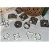 Image 5 : Hamilton Beach Drink Mixer, West Bend Popcorn Maker, Cookie Cutters and Tea Pot Holder