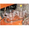 Image 8 : Pressed Glassware and Crystal Tableware with Silver-Tone Serving Tray