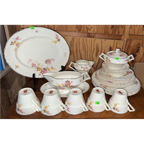 Syracuse England Saxon China Floral Dinnerware Set, 24 Pieces
