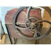 Image 5 : Cast Iron Hand-Cranked Vintage Corn Husker with Large Flywheel