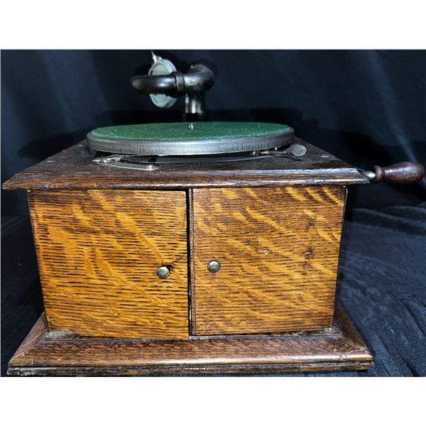 Victor Talking Machine Gramophone by Berliner Gram-o-phone Montreal Wood Case