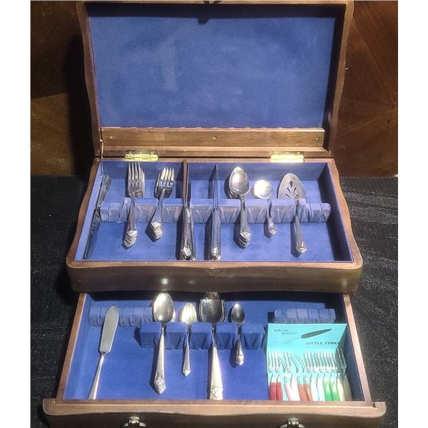 Rogers & Bro. IS Reinforced Plate Silverware Set in Wooden Chest, Extra Little Forks