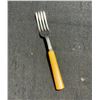 Image 5 : Yellow Bakelite Handle Cutlery Set with Starfrit Digital Kitchen Scale
