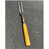 Image 6 : Yellow Bakelite Handle Cutlery Set with Starfrit Digital Kitchen Scale