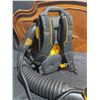 Image 8 : DeWalt DCBL590X1 40V Max Backpack Blower With 3 Batteries, Charger, and Bag