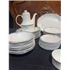 Image 5 : Royal Doulton Juno Fine China Dinnerware Set, 1988, Service for 8+ Pieces