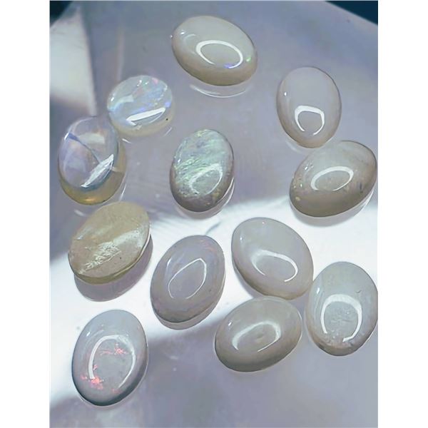 Opal (5.55 ct, 7×5 mm)