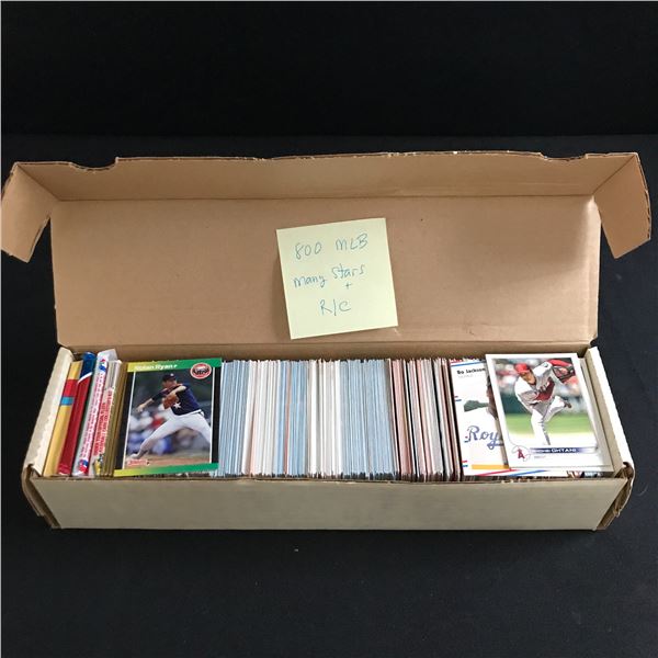 LOT OF 800 MLB TRADING CARDS INCLUDING STARS AND ROOKIE CARDS