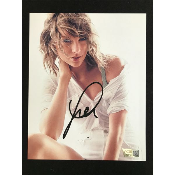 TAYLOR SWIFT SIGNED 8X10 - ACE COA