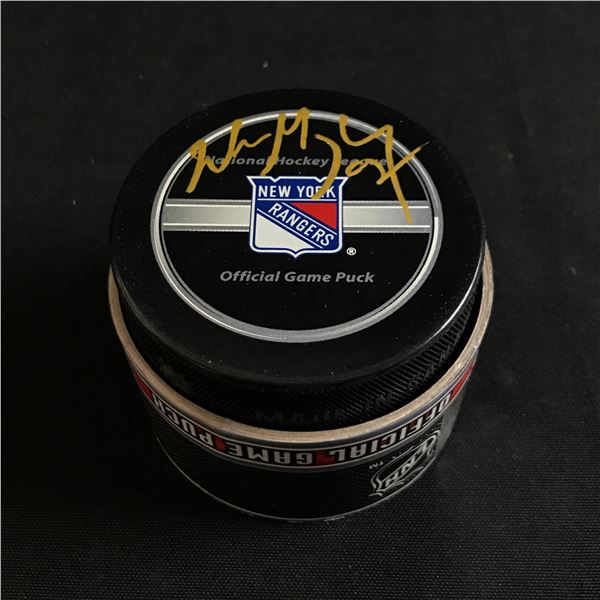 WAYNE GRETZKY SIGNED NEW YORK RANGERS HOCKEY PUCK - ELITE COA