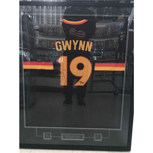 TONY GWYNN SIGNED AND FRAMED SAN DIEGO PADRES JERSEY 72/190 (UPPER DECK COA)