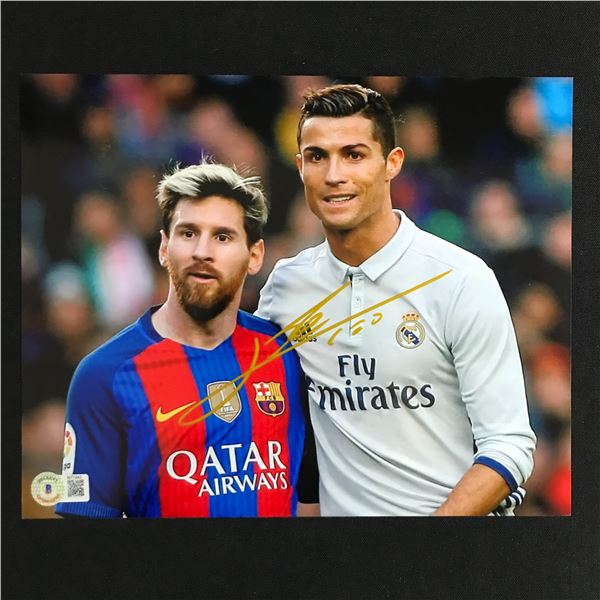 LIONAL MESSI SIGNED 8 X 10 PHOTO (BECKETT COA)
