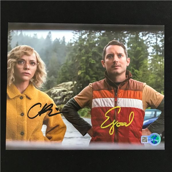 CHRISTINA RICCI AND ELIJAH WOOD DUAL SIGNED YELLOWJACKETS 8X10 - WWOC COA