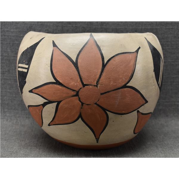 SANTO DOMINGO POTTERY JAR