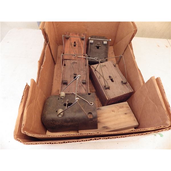 lot of sturdy Plastic and wood mole traps
