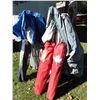 Image 5 : pop-up shade tents and folding lawn chairs