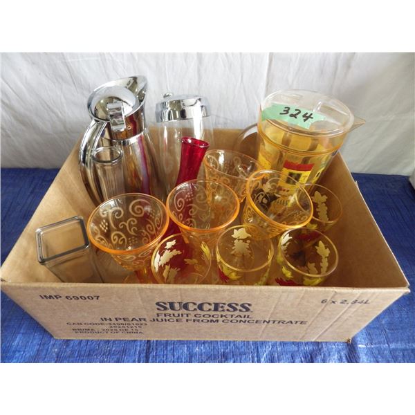 Decorative plastic glasses and jugs