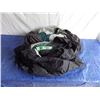 Image 1 : consignor says this is a collapsible 4 man tent